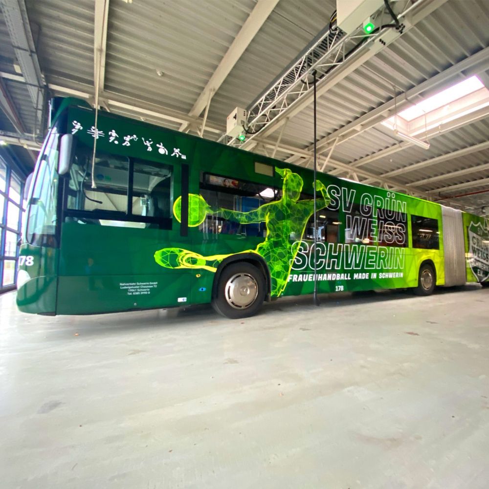 <h1>Busbeklebung</h1>